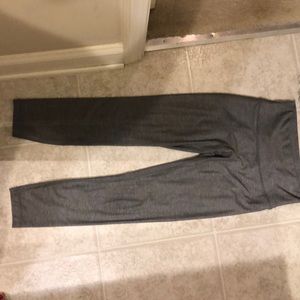 Lululemon Gray crops size 6. GUC